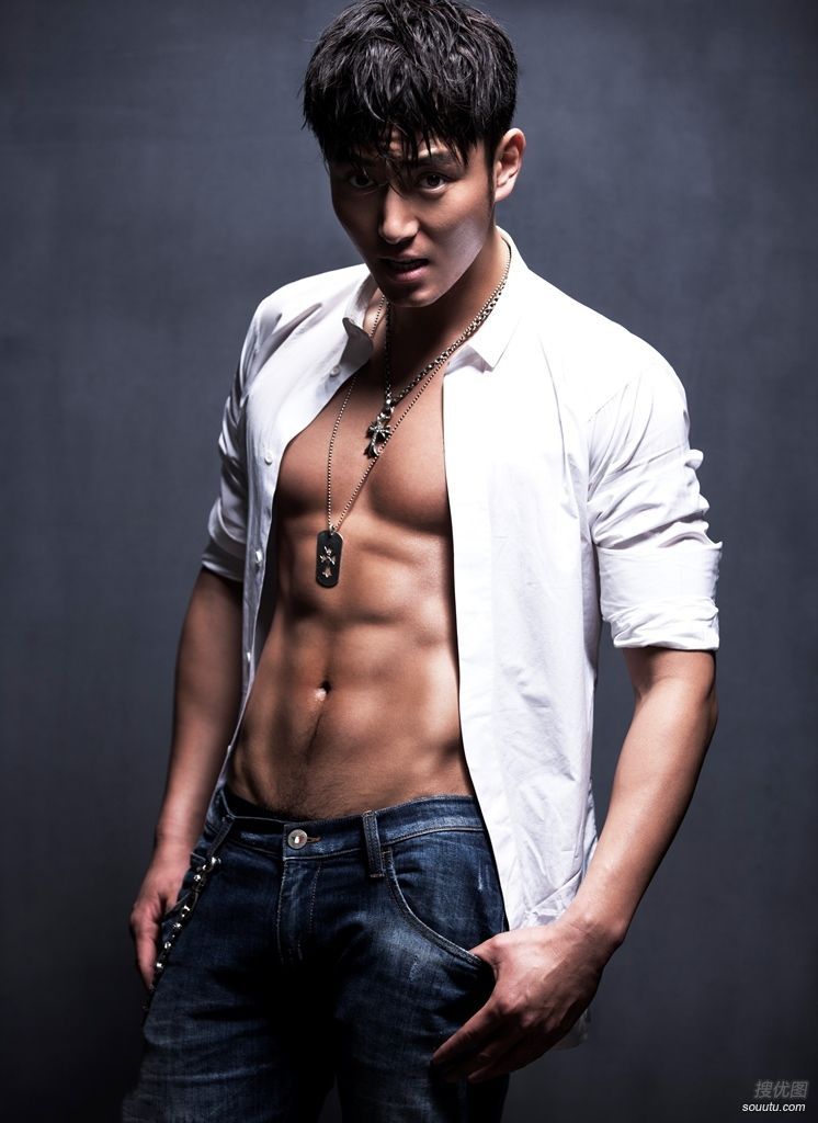 点击大图看下一张:肌肉帅哥李东学霸气写真图片