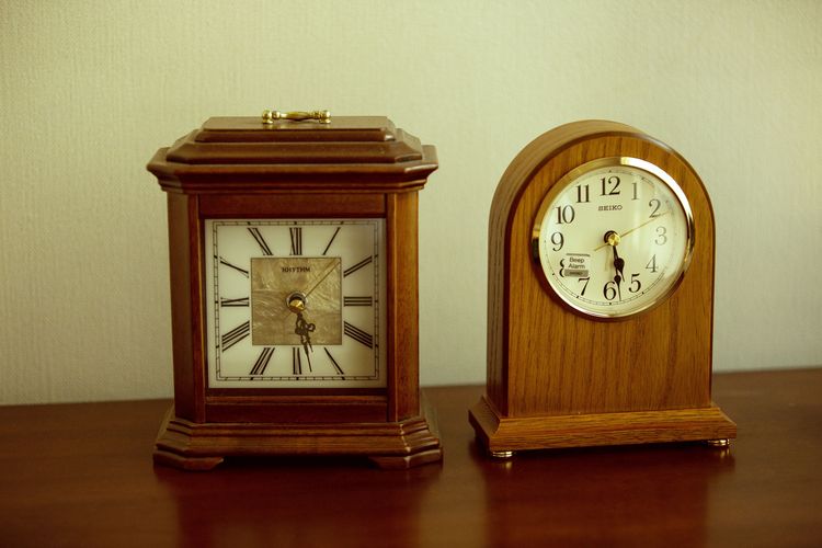 点击大图看下一张：丽声及精工座钟