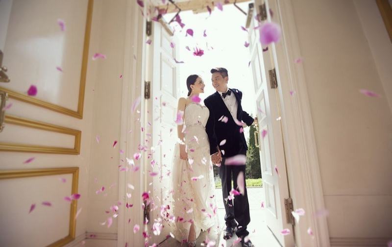 点击大图看下一张：孙茜婚纱照曝光红唇甜蜜