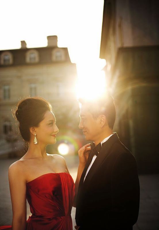 点击大图看下一张：孙茜婚纱照曝光红唇甜蜜