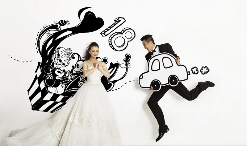 点击大图看下一张：孙茜另类卡通婚纱照