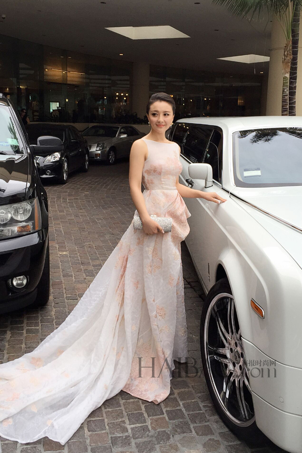 点击大图看下一张：孙茜优雅现身好莱坞