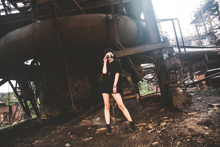 点击大图看下一张:锈迹铁合金