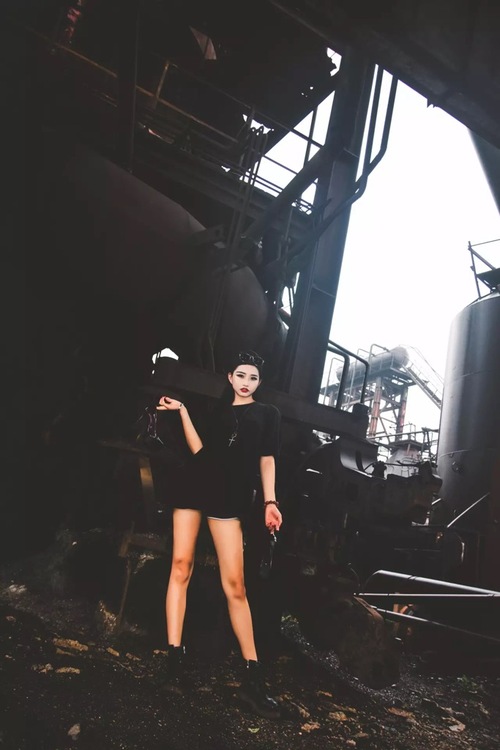 点击大图看下一张：锈迹铁合金