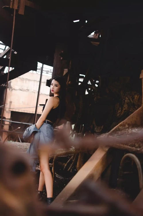 点击大图看下一张：锈迹铁合金