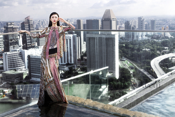 点击大图看下一张：景甜登新旅行杂志封面