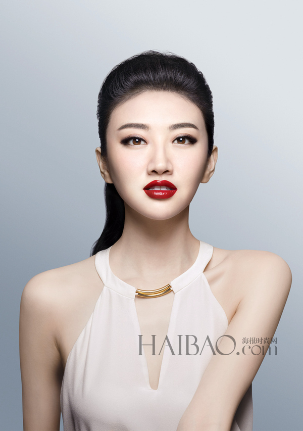 点击大图看下一张：景甜三种妆容风格突破往日形象