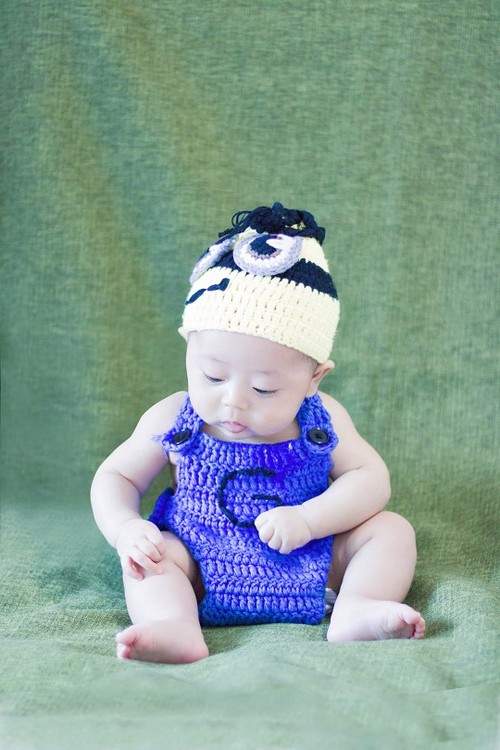 点击大图看下一张:二宝百天照