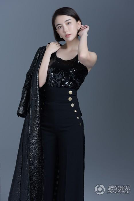 点击大图看下一张：吕佳容干练帅气的写真图片 长裤细腰乐享春光