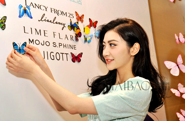 点击大图看下一张：景甜空降沈阳朗姿