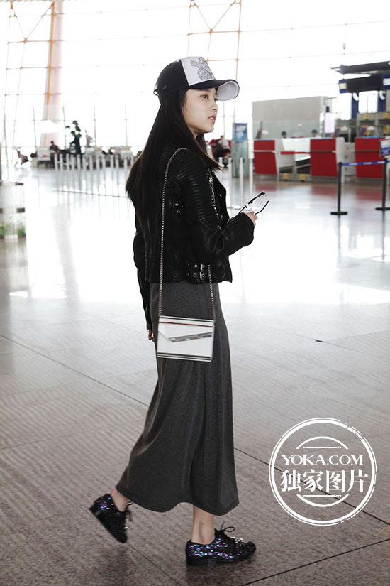 点击大图看下一张：谋女郎张慧雯穿Burberry赴戛纳