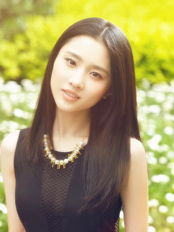 点击大图看下一张：张慧雯一组暖春系列大片