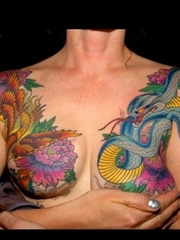 美女胸口蛇和牡丹花纹身图案