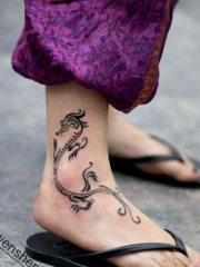 女孩子脚踝处的简单个性图腾龙纹身图案