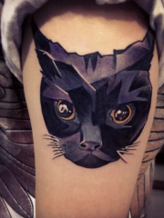 女生手臂彩绘猫咪头纹身图案