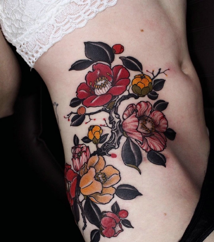 点击大图看下一张：女生手臂腿部彩绘花朵纹身图案