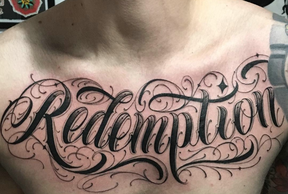 点击大图看下一张：胸部个性花体英文纹身图案