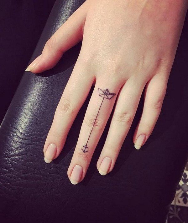 点击大图看下一张：女生手指漂亮的小清新纹身图案