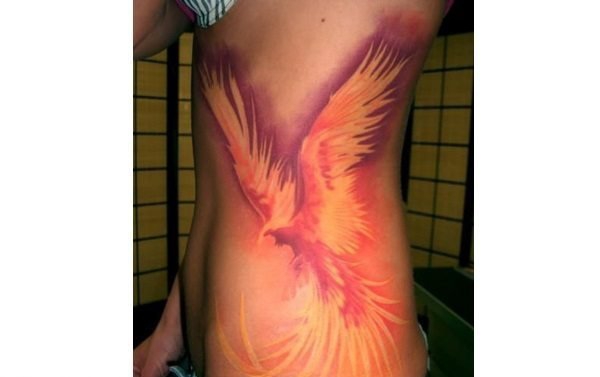 点击大图看下一张：10款漂亮的火凤凰纹身图案