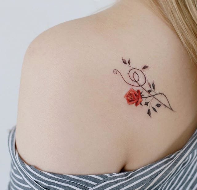 点击大图看下一张：女性喜欢的清新漂亮的花朵纹身图案