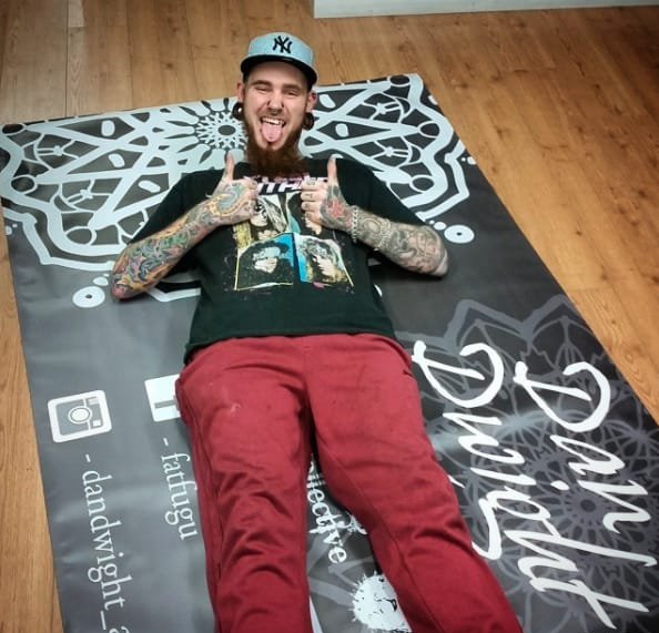 点击大图看下一张：漂亮的点刺纹身黑色曼陀罗图案纹身