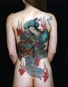 点击大图看下一张：性感美女背部嫦娥纹身图片
