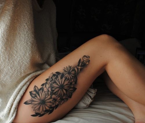 点击大图看下一张：30多款女性身上漂亮的雏菊花纹身图案
