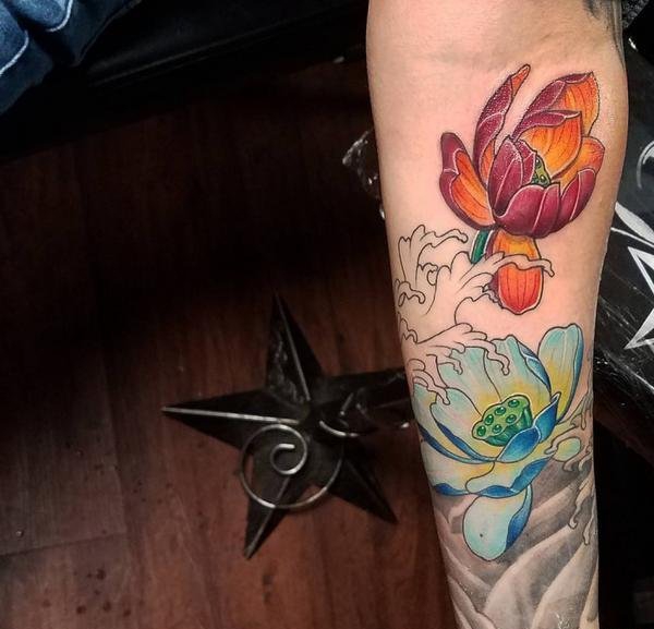 点击大图看下一张：多款精致漂亮的莲花纹身图案