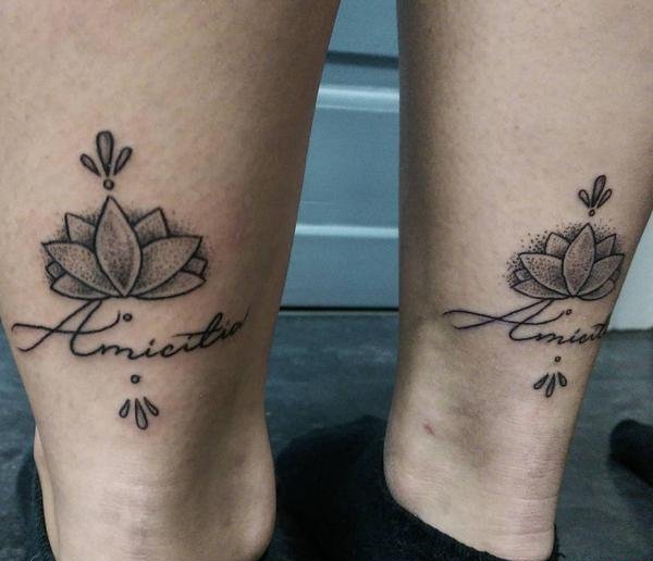 点击大图看下一张:多款精致漂亮的莲花纹身图案