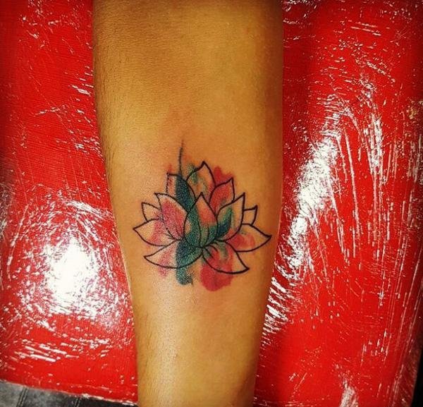 点击大图看下一张：多款精致漂亮的莲花纹身图案