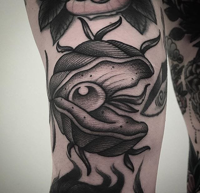 点击大图看下一张：黑色水墨纹身图案来自于纹身师乔丹