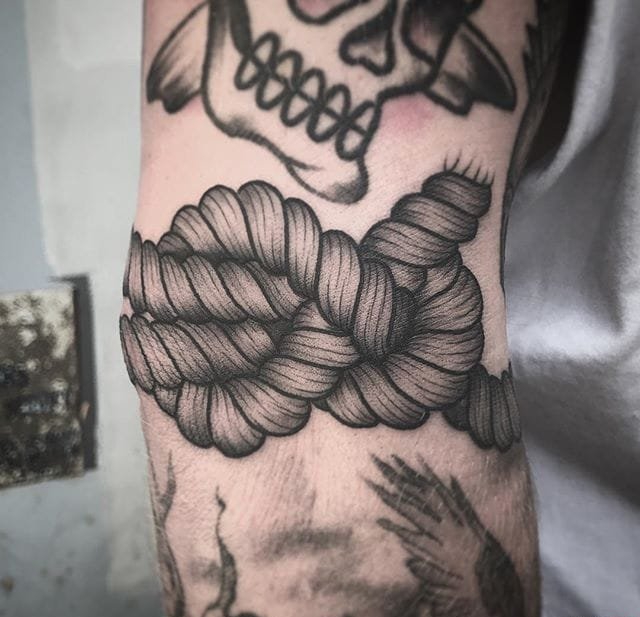 点击大图看下一张:黑色水墨纹身图案来自于纹身师乔丹