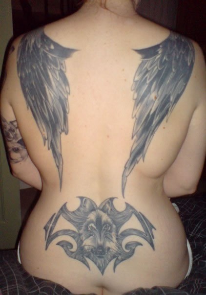 点击大图看下一张：三张背部有翅膀beibuyouchibang的图案作品欣赏