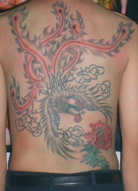 点击大图看下一张：四张女性背部的凤凰beibufenghuang纹身图