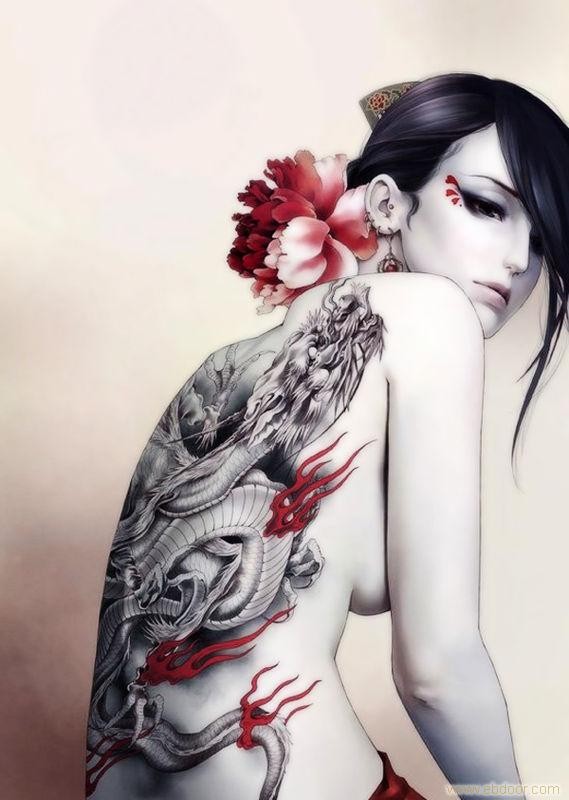 点击大图看下一张：妖娆媚女背部火龙纹身图片