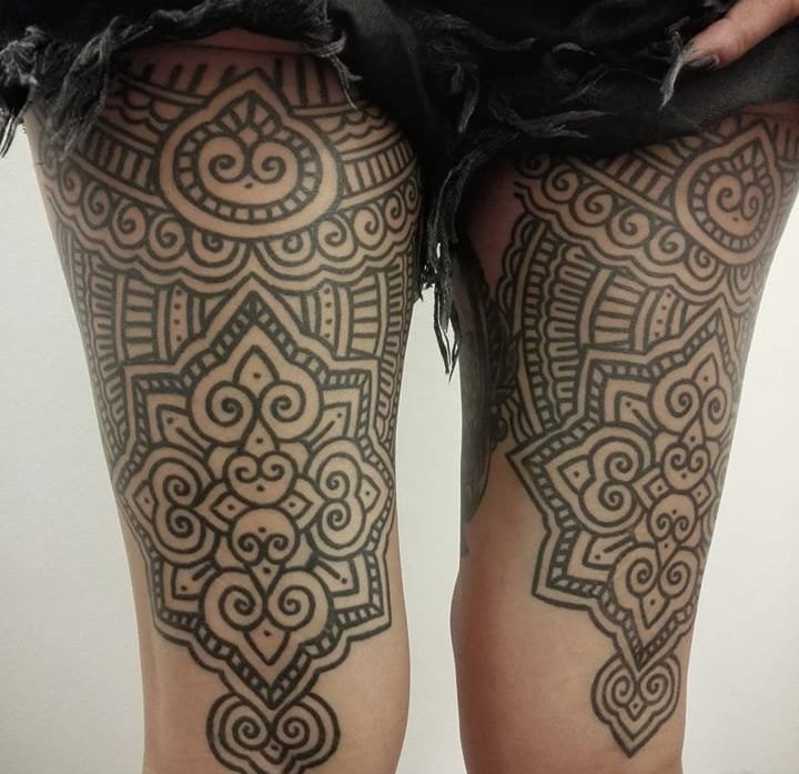 点击大图看下一张:漂亮的黑色线条纹身图案