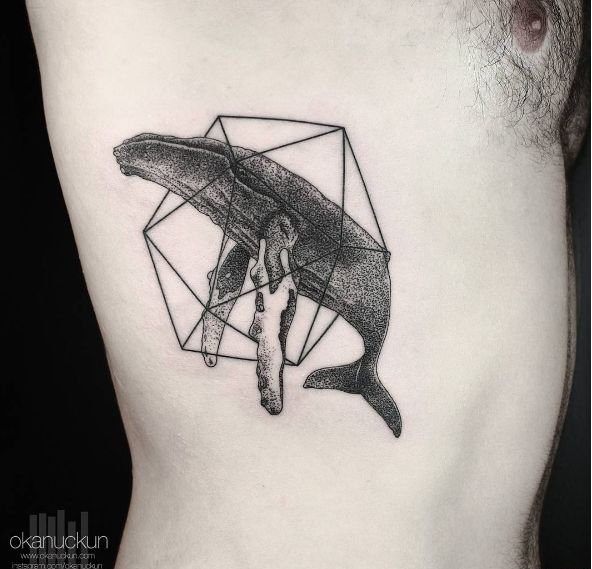 点击大图看下一张：海洋里可爱的小动物纹身黑灰色鲸鱼纹身图案