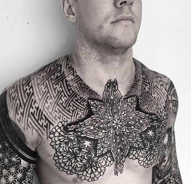 点击大图看下一张：大胆的黑色几何粗划线纹身图案来自于纹身师大卫布莱恩