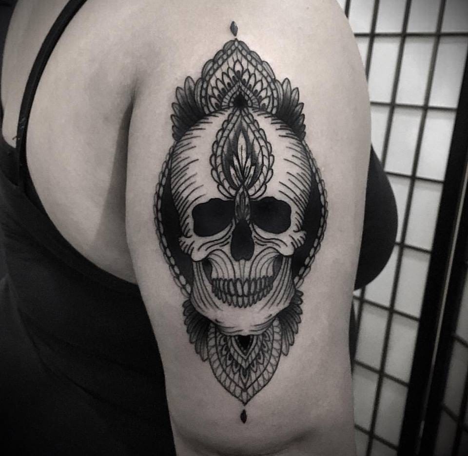 点击大图看下一张：精致的黑色装饰风格纹身图案来自于纹身师尼古拉（Nicola Mantineo）