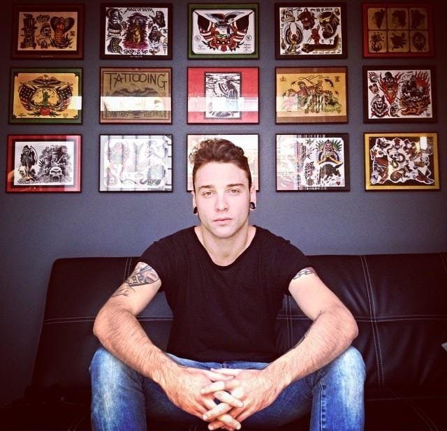 点击大图看下一张:精致的黑色装饰风格纹身图案来自于纹身师尼古拉(Nicola Mantineo)