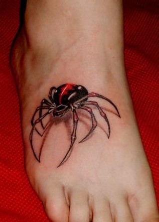 点击大图看下一张：脚背上的3d逼真蜘蛛纹身图案