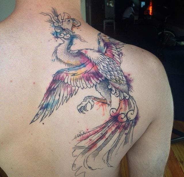 点击大图看下一张：从毁灭中再生的水彩凤凰纹身图案