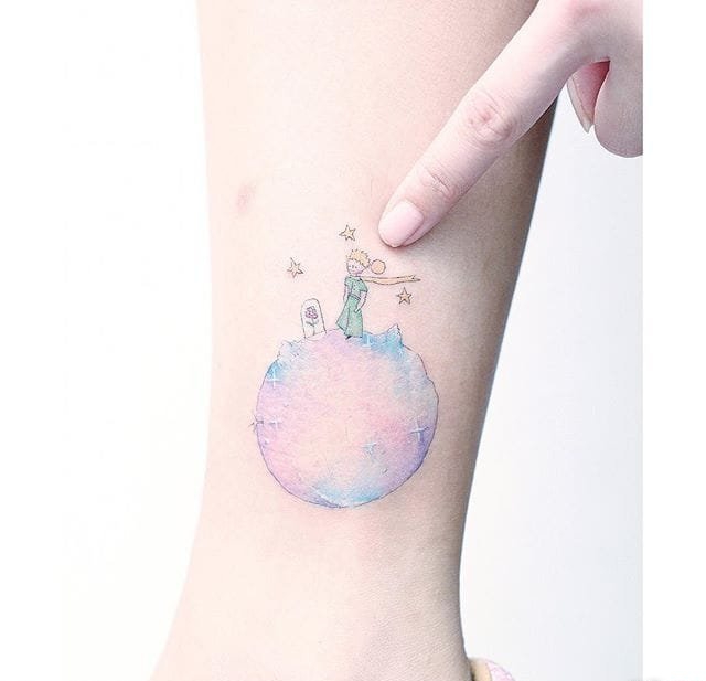 点击大图看下一张：女生小清新微小的星球纹身图案
