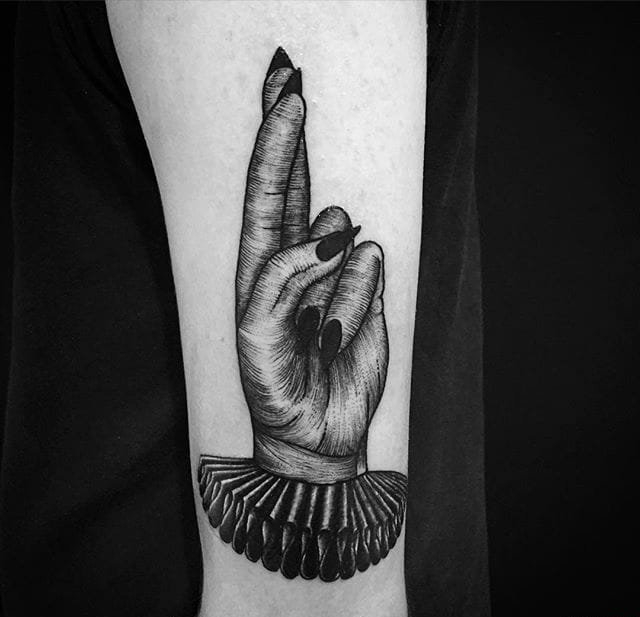 点击大图看下一张：多款关于手部手指主题纹身图案欣赏来自埃夫里