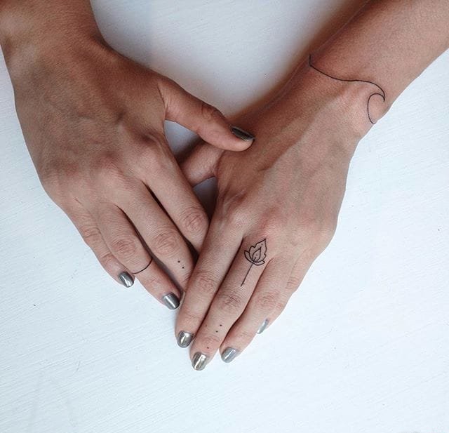 点击大图看下一张:女生喜爱的简单手绘纹身图案来自于纹身师安雅