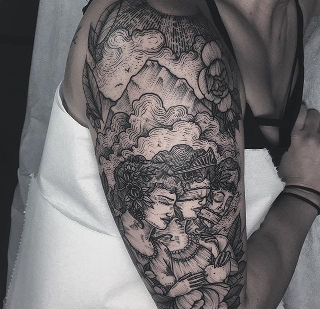 点击大图看下一张：色彩阴暗的黑色点刺纹身图案