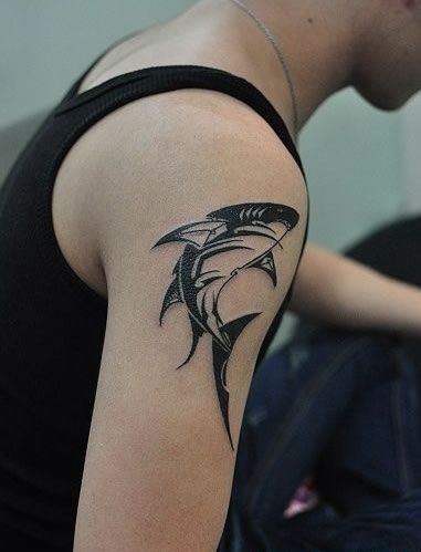 点击大图看下一张：手臂个性鲨鱼纹身图案