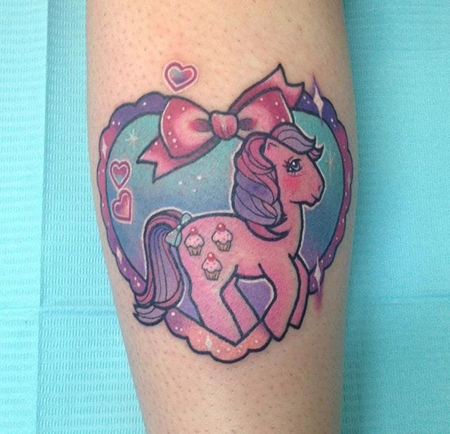 点击大图看下一张：彩色梦幻的彩虹马纹身图案来自卡莉克罗尔