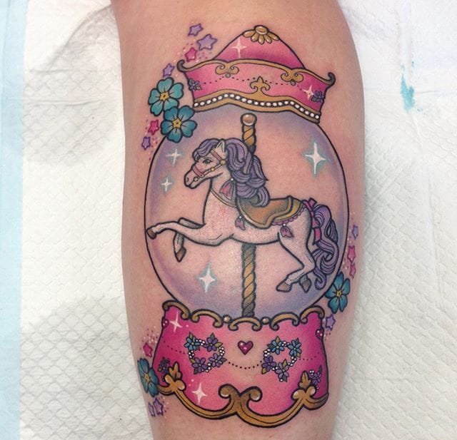 点击大图看下一张：彩色梦幻的彩虹马纹身图案来自卡莉克罗尔