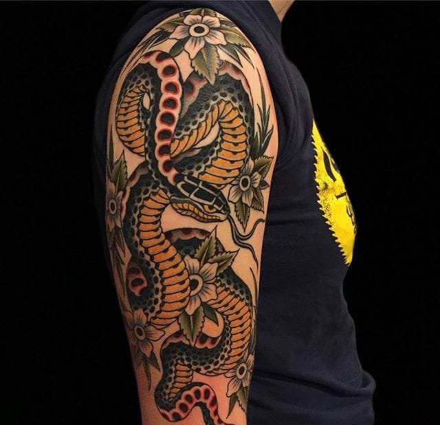 点击大图看下一张：大面积传统纹身图案来自纹身师戈登